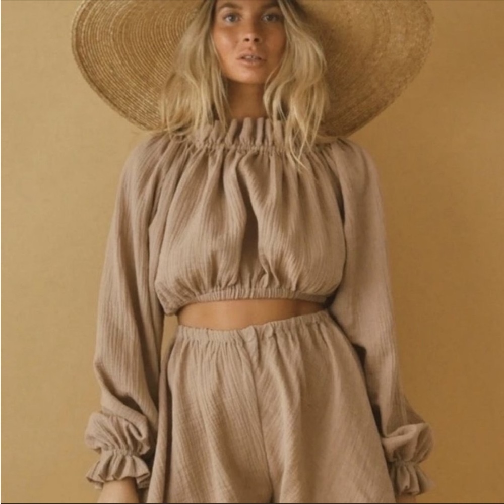 Relaxed Ruffle-Neck Crop Top in Taupe - Picture 4 of 8